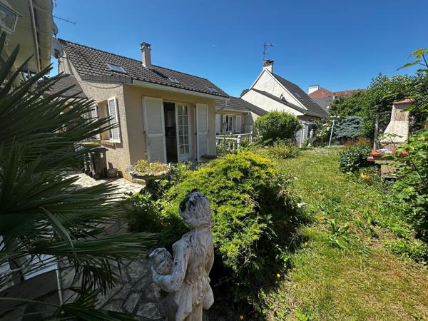Maison individuelle d'environ 170 m2 au sol et 140 m2 carrez