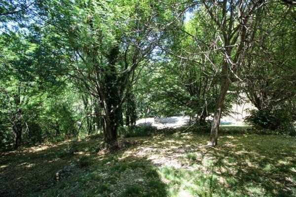 Vente / Terrain constructible à Montbrun-les-Bains (26570)