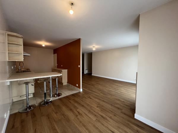 Appartement
                                                                                                                                                                                                                                                                                                                        3 pièce(s)                                                                                                                                                                                                          2 chambre(s)                                                                                                                                                                                                          78  m²