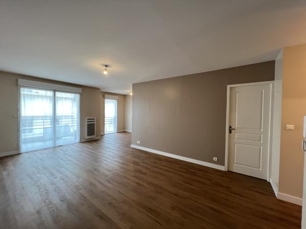 Appartement
                                                                                                                                                                                                                                                                                                                        3 pièce(s)                                                                                                                                                                                                          2 chambre(s)                                                                                                                                                                                                          78  m²