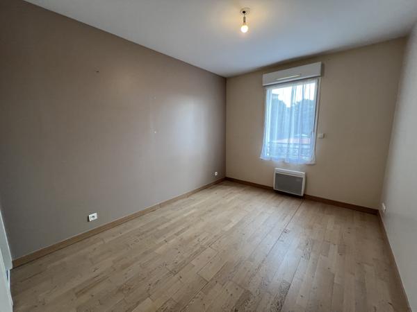 Appartement
                                                                                                                                                                                                                                                                                                                        3 pièce(s)                                                                                                                                                                                                          2 chambre(s)                                                                                                                                                                                                          78  m²
