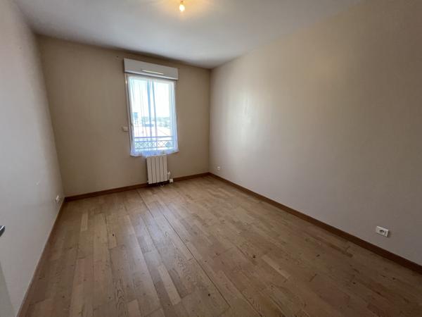 Appartement
                                                                                                                                                                                                                                                                                                                        3 pièce(s)                                                                                                                                                                                                          2 chambre(s)                                                                                                                                                                                                          78  m²