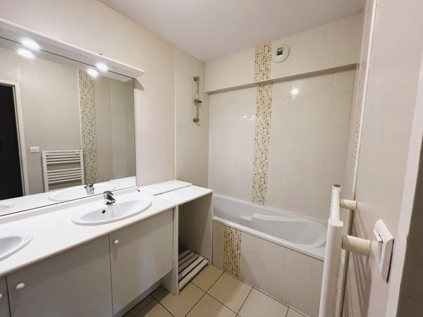 Appartement
                                                                                                                                                                                                                                                                                                                        3 pièce(s)                                                                                                                                                                                                          2 chambre(s)                                                                                                                                                                                                          78  m²
