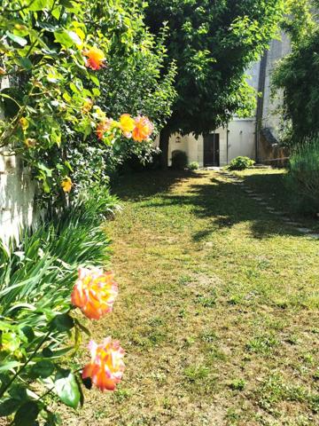 Hyper-centre, au calme, maison avec 3 chambres, jardin et studio