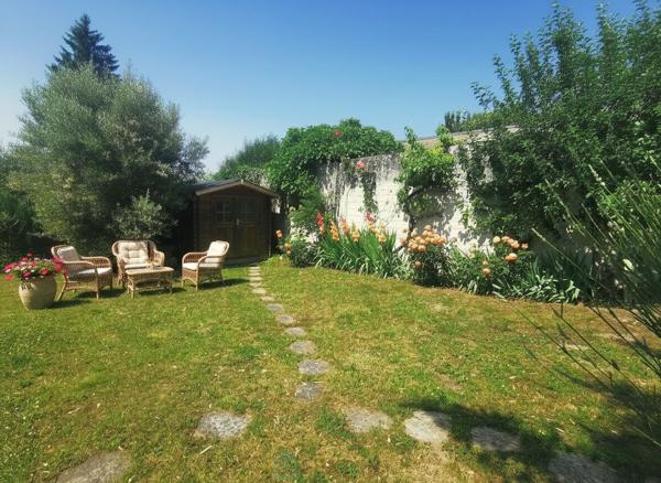 Hyper-centre, au calme, maison avec 3 chambres, jardin et studio