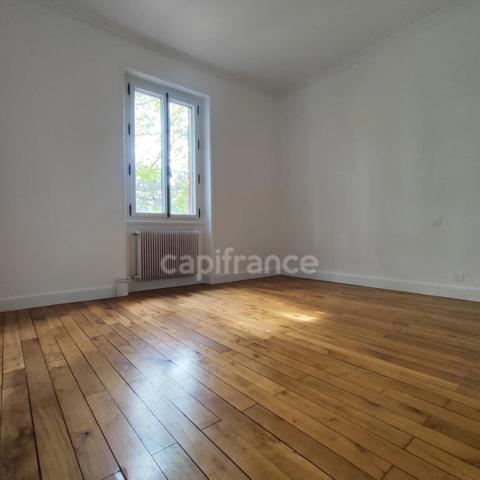 Maison familiale de caractère au cœur des Avenières – 210 m² habitables – 7 chambres – Terrain clos de 1 300 m²