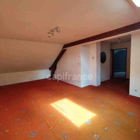 Maison familiale de caractère au cœur des Avenières – 210 m² habitables – 7 chambres – Terrain clos de 1 300 m²