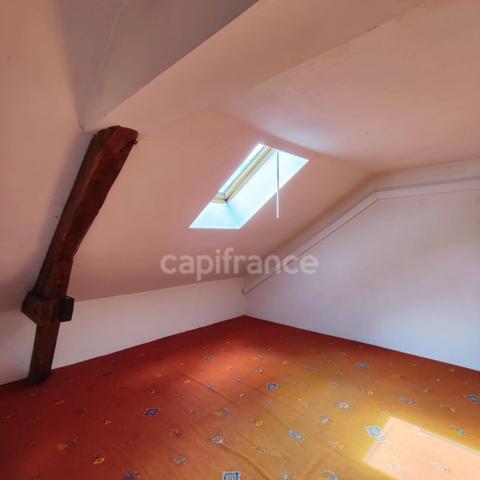 Maison familiale de caractère au cœur des Avenières – 210 m² habitables – 7 chambres – Terrain clos de 1 300 m²