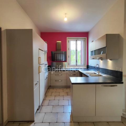 Maison familiale de caractère au cœur des Avenières – 210 m² habitables – 7 chambres – Terrain clos de 1 300 m²