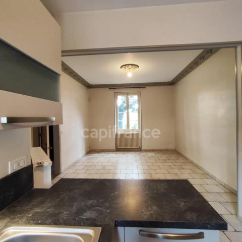 Maison familiale de caractère au cœur des Avenières – 210 m² habitables – 7 chambres – Terrain clos de 1 300 m²