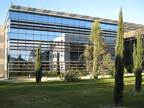 Bureaux à louer à Avignon avec parking sécurisé et ascenseur