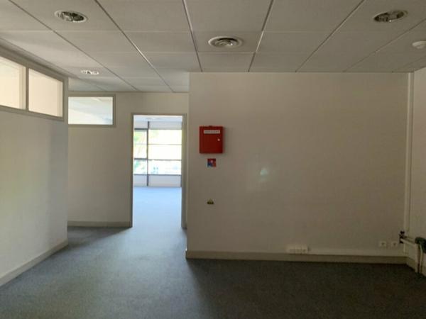 Bureaux à louer à Avignon avec parking sécurisé et ascenseur