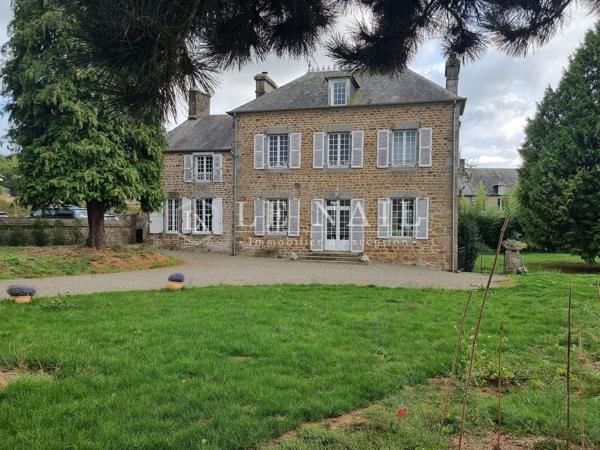 Maison de maître 1905 avec dépendance et jardin, en centre ville Normand