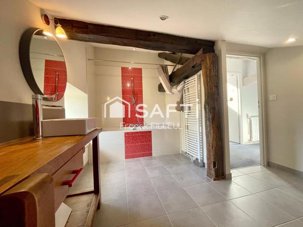 Maison de pierre avec piscine et dépendances