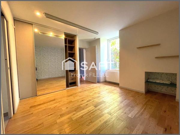 Maison de pierre avec piscine et dépendances