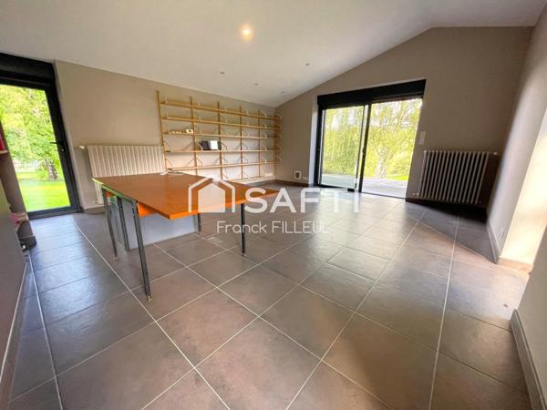 Maison de pierre avec piscine et dépendances