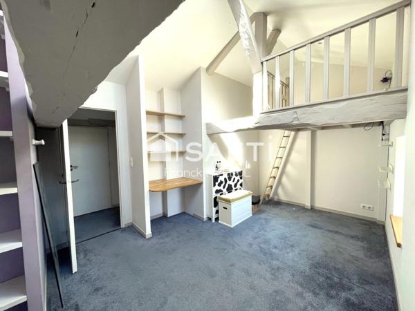 Maison de pierre avec piscine et dépendances