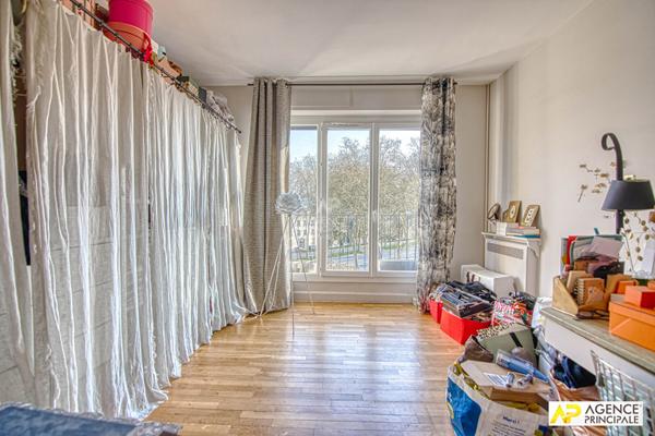 Versailles Notre-Dame Boulevard de la Reine - Appartement 6 pièces 151 m² carrez situé au 3ème étage avec ascenseur, cave et parking en sous-sol €1 145 000 ** - Référence 27221