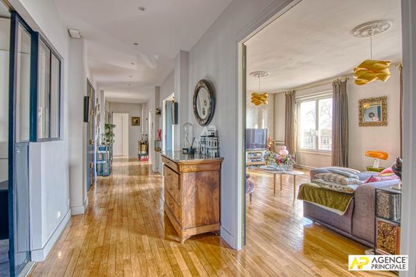 Versailles Notre-Dame Boulevard de la Reine - Appartement 6 pièces 151 m² carrez situé au 3ème étage avec ascenseur, cave et parking en sous-sol €1 145 000 ** - Référence 27221