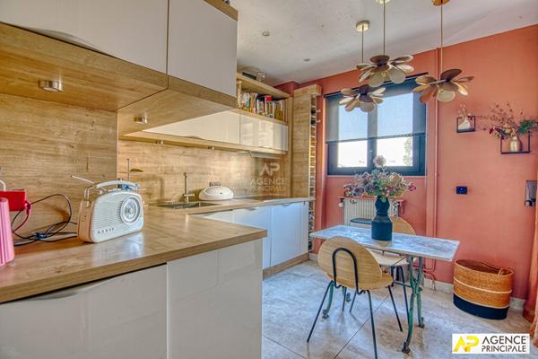 Versailles Notre-Dame Boulevard de la Reine - Appartement 6 pièces 151 m² carrez situé au 3ème étage avec ascenseur, cave et parking en sous-sol €1 145 000 ** - Référence 27221