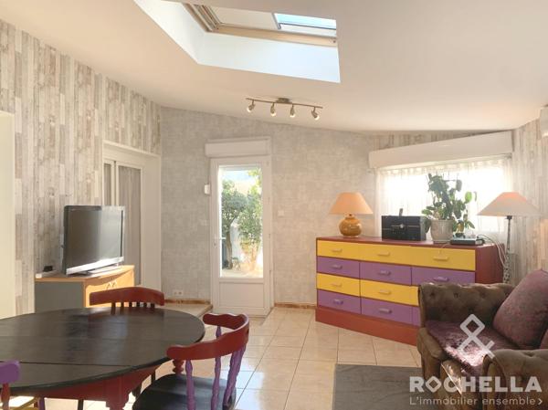 Maison de plain-pied 2 chambres au calme avec jardinets.