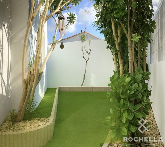 Maison de plain-pied 2 chambres au calme avec jardinets.