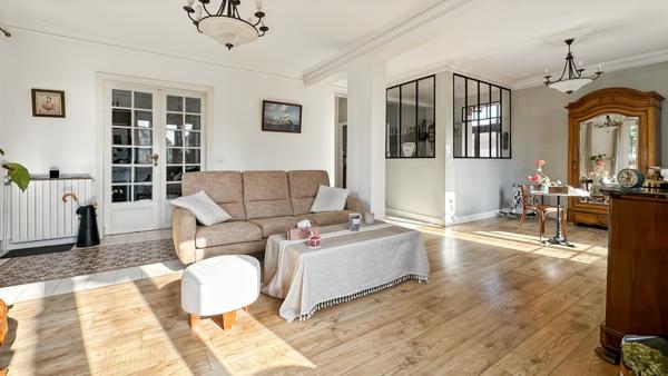 Corbeil-Essonnes (91100) Belle maison meulière 10 pièces de 212 m² – Corbeil-Essonnes Centre-ville