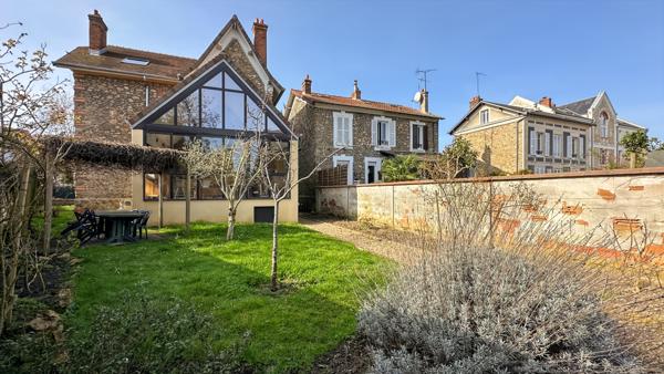 Corbeil-Essonnes (91100) Belle maison meulière 10 pièces de 212 m² – Corbeil-Essonnes Centre-ville