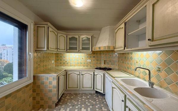 Appartement à louer    4 pièces •  Manosque