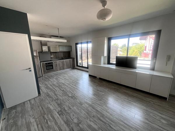 Charmant appartement 3 pièces 61m2 avec grande terrasse à Talence parking