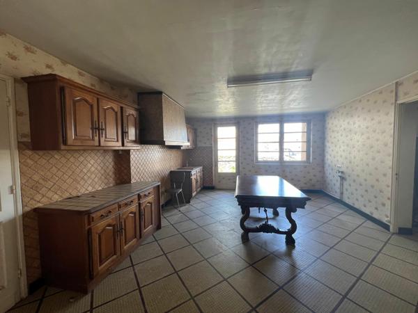 Maison à vendre    8 pièces •  Roquefort