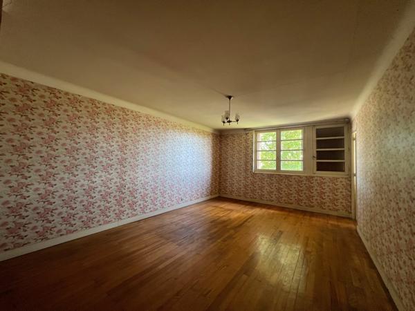 Maison à vendre    8 pièces •  Roquefort