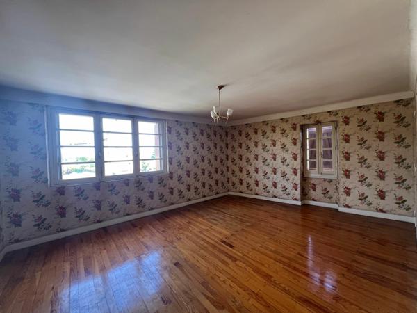 Maison à vendre    8 pièces •  Roquefort