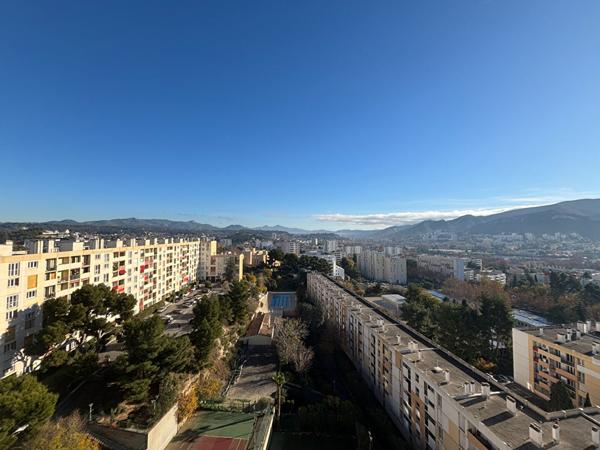 Type 2 Marseille 13011 stationnement privé cave