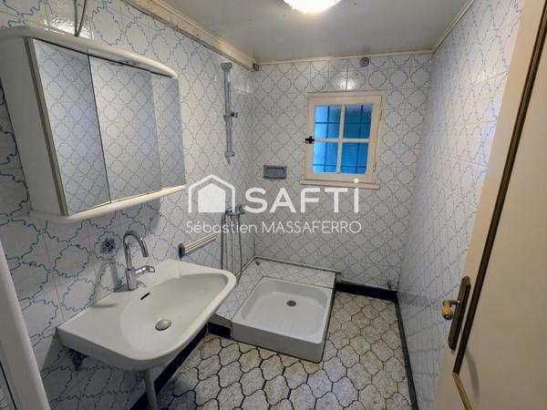 Maison de plain-pied avec jardin et véranda