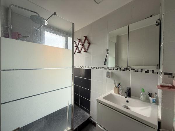 Maison 103.m² 3 chambres et jardin. A proxmité du métro Mons Sarts