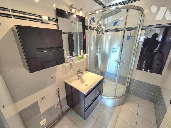 A 300 mètres de l'hôpital Simone Veil de Troyes, venez poser vos valises dans ce bel appartemen...