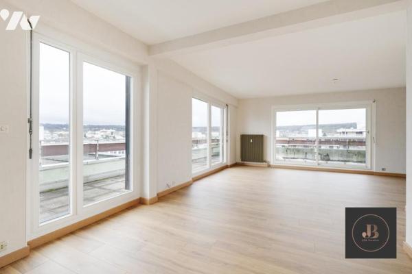 Appartement "penthouse" T6 avec terrasse panoramique et double parking 