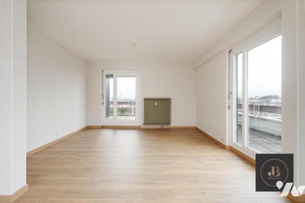 Appartement "penthouse" T6 avec terrasse panoramique et double parking 