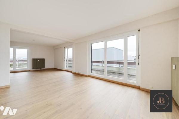 Appartement "penthouse" T6 avec terrasse panoramique et double parking 