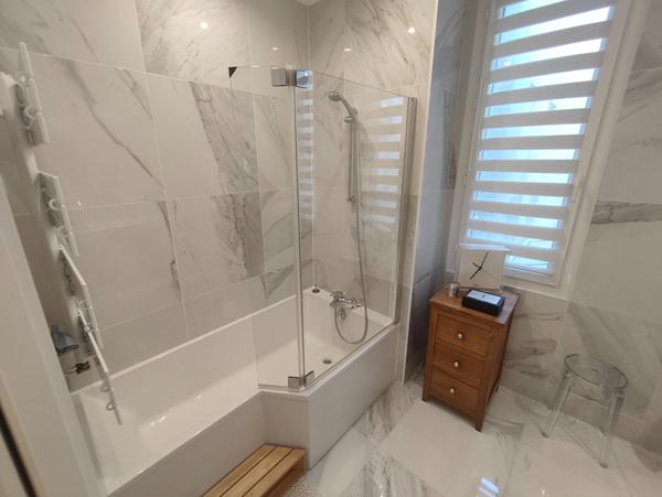 RARE - Hyper centre - Rochefort - Appartement avec ascenseur.