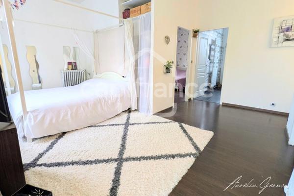 Maison familiale non mitoyenne - 4 chambres - Terrain 500 m²– Stationnement