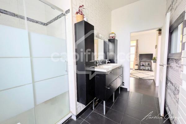 Maison familiale non mitoyenne - 4 chambres - Terrain 500 m²– Stationnement