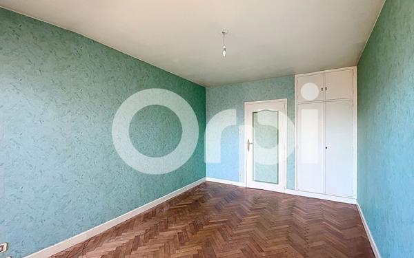 Immeuble à vendre    5 pièces •  Saint-Gaudens