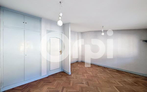 Immeuble à vendre    5 pièces •  Saint-Gaudens