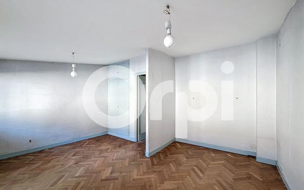 Immeuble à vendre    5 pièces •  Saint-Gaudens