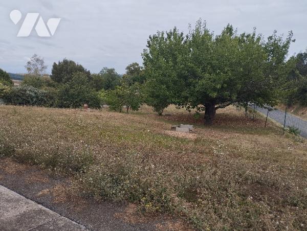 A vendre BAX petit village à 15 km de CARBONNE et  12 km de Montesquieu Volvestre