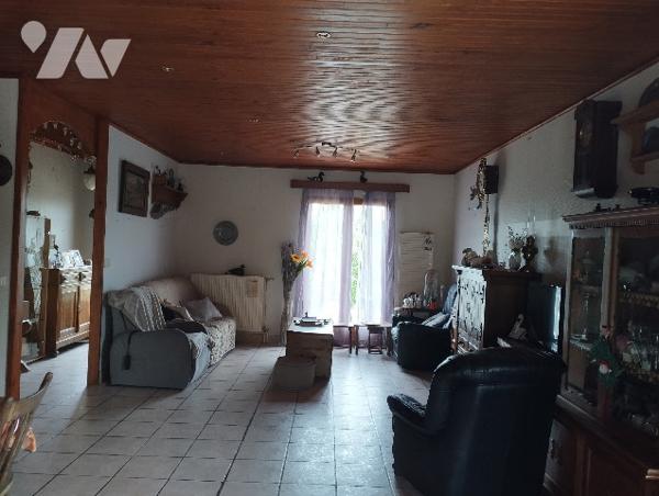 A vendre BAX petit village à 15 km de CARBONNE et  12 km de Montesquieu Volvestre
