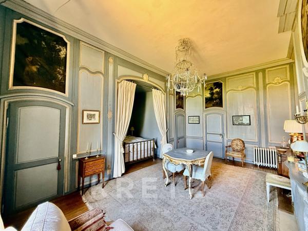 Élégant Château XVIIe IMH et ses dépendances sur 158ha