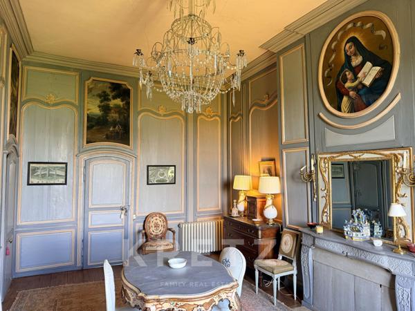 Élégant Château XVIIe IMH et ses dépendances sur 158ha